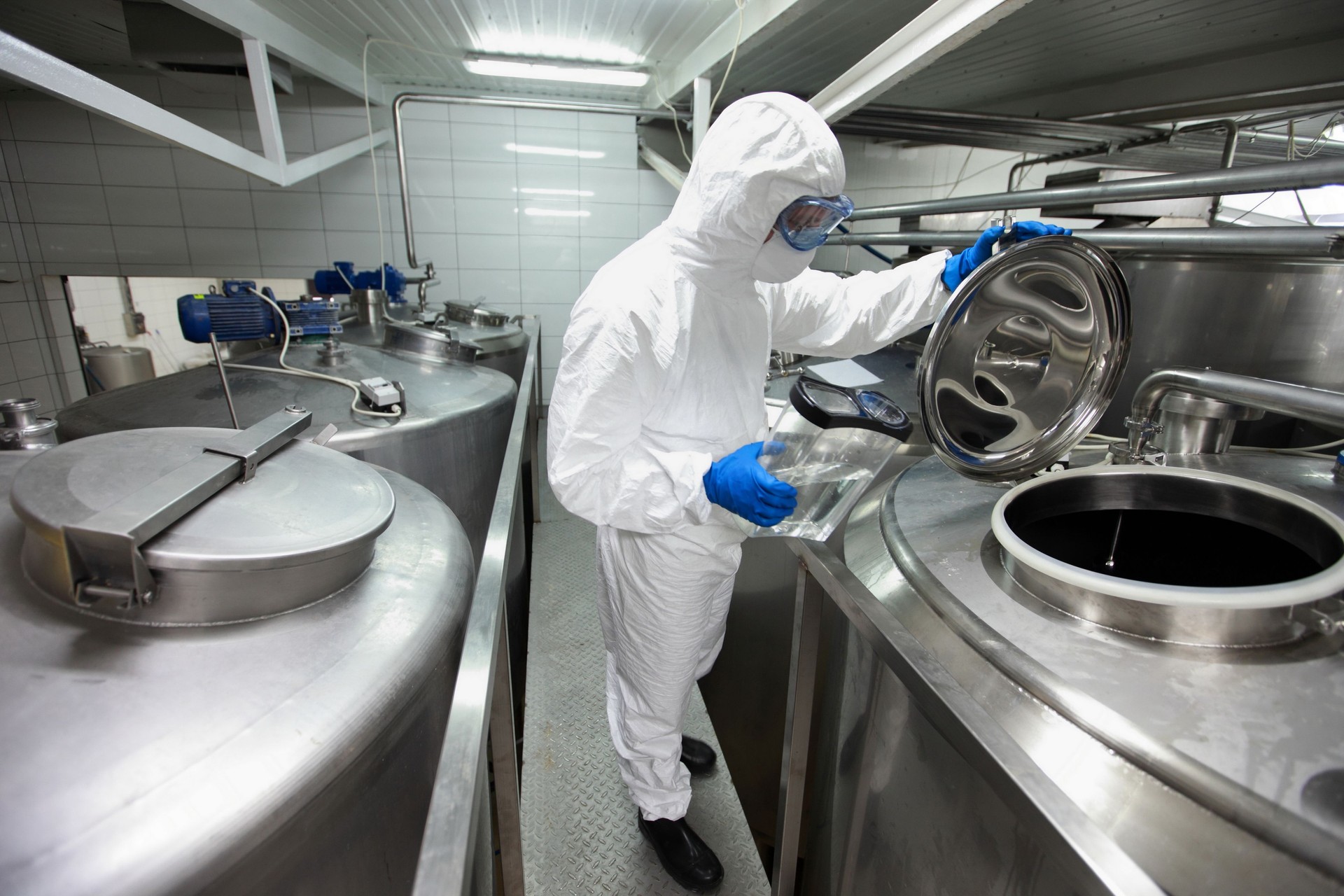 Specialist in plant overseeing technical process